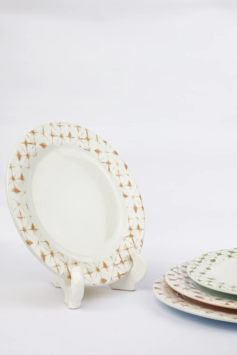ASSORTED PLATES (SET OF 4)
