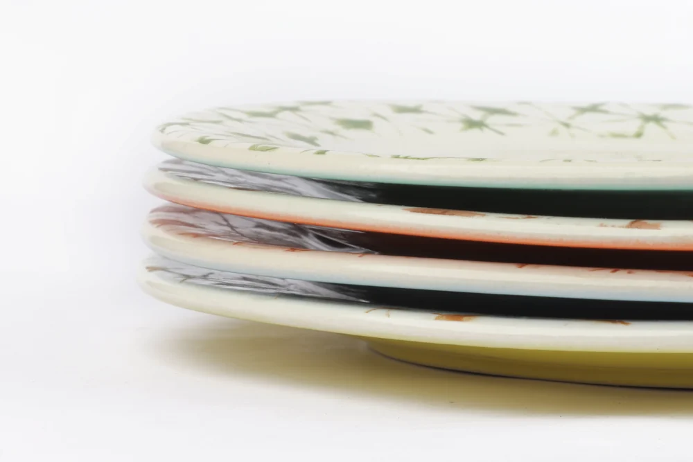 ASSORTED PLATES (SET OF 4) - Image 3