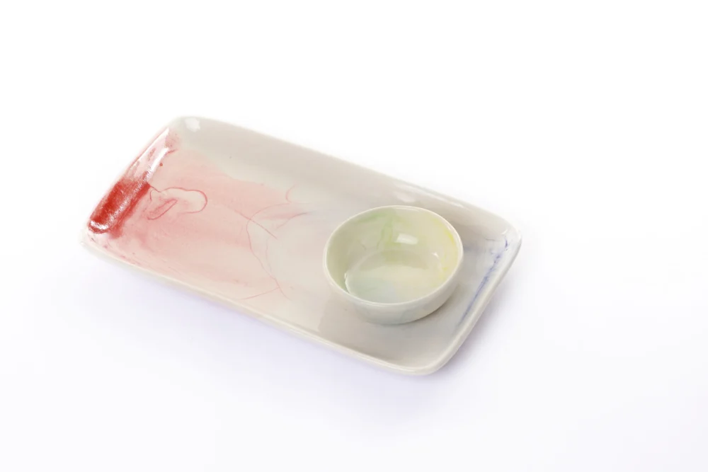 SLEEK CERAMIC PLATTER WITH DIP